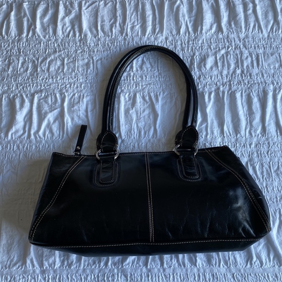 Black genuine leather shoulder bag w contrast white stitching. Brand unknown🖤 - Picture 3 of 12